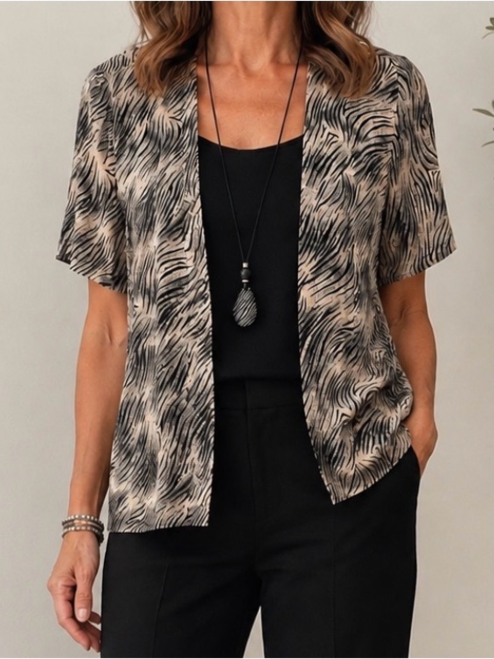 ❤️Safari statement pattern top blouse & attached half tank boho neckless